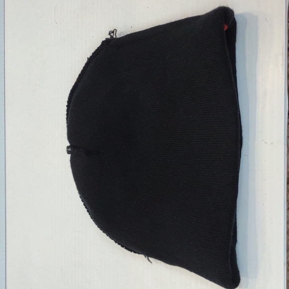 Harry Potter Warner Bros. Hogwarts Beanie Crest Patch Pom Black/Gold/ Red/ Gray - Picture 5 of 8